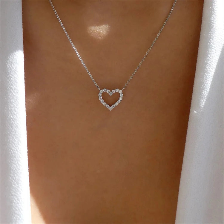 Crystal pendant necklace with romantic heart-shaped zircon design for women’s elegant and trendy fashion.
