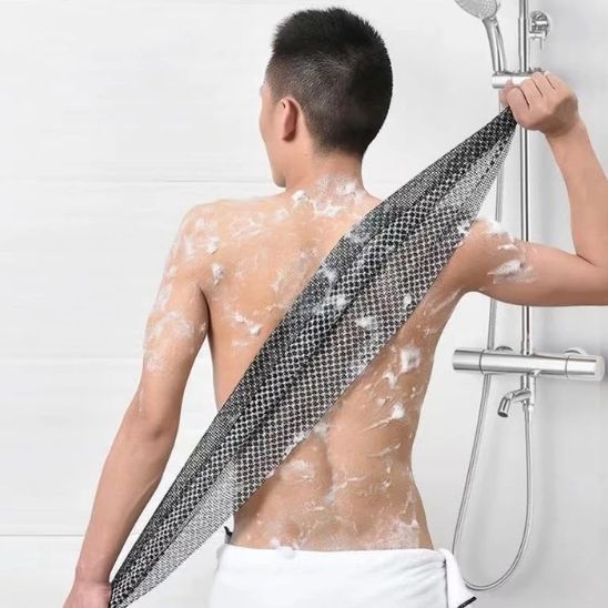 Back scrubber with sturdy strap handles for easy grip
