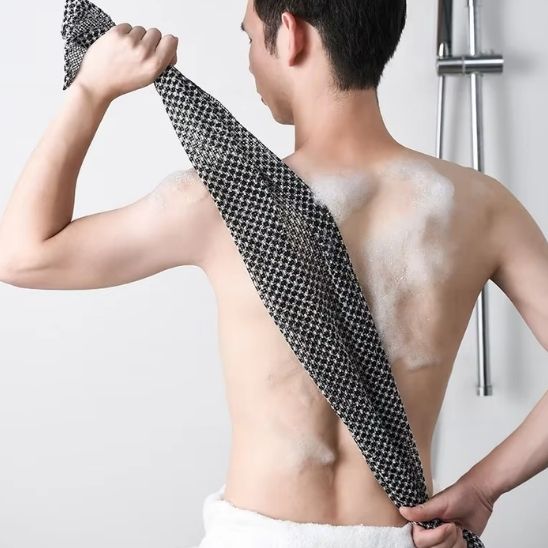 Back scrubber with sturdy strap handles for easy grip
