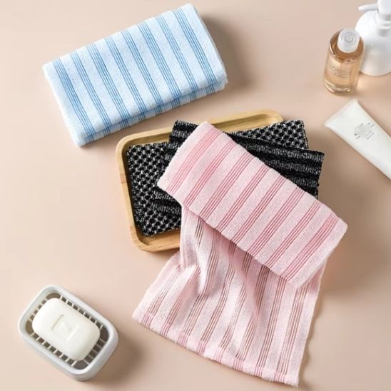 Back scrubber with sturdy strap handles for easy grip