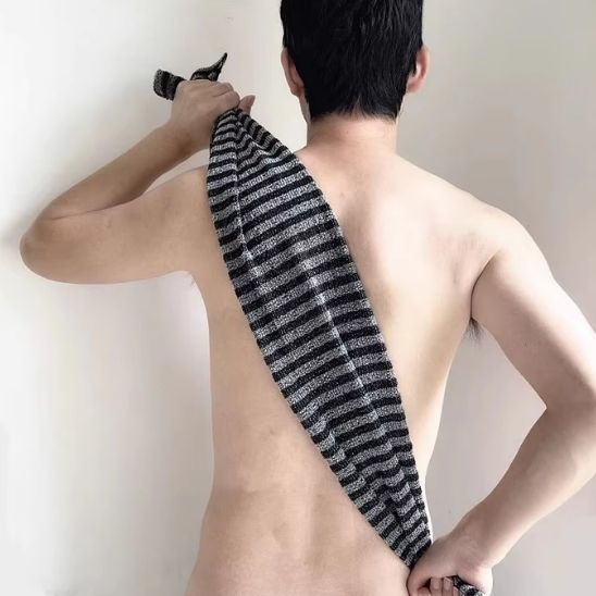 Back scrubber with sturdy strap handles for easy grip