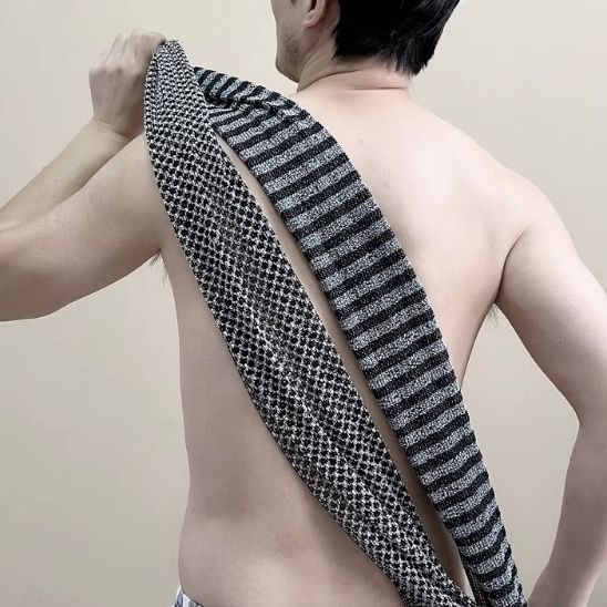 Back scrubber with sturdy strap handles for easy grip